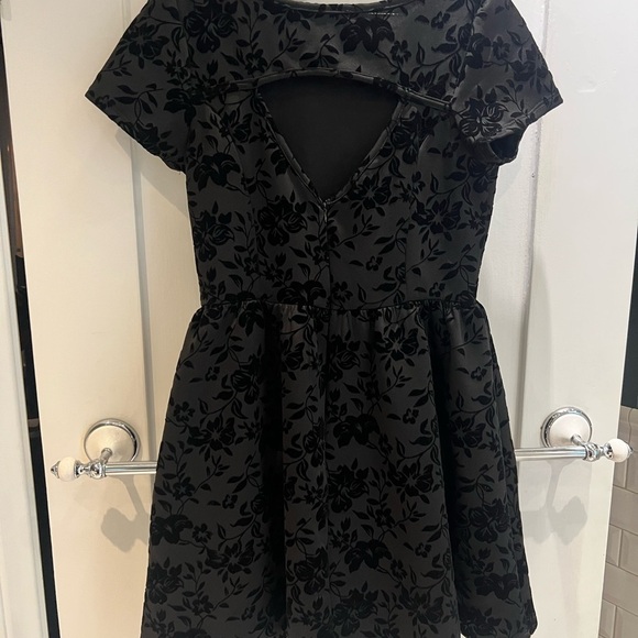 One Heart Clothing Black Dress - Picture 2 of 6